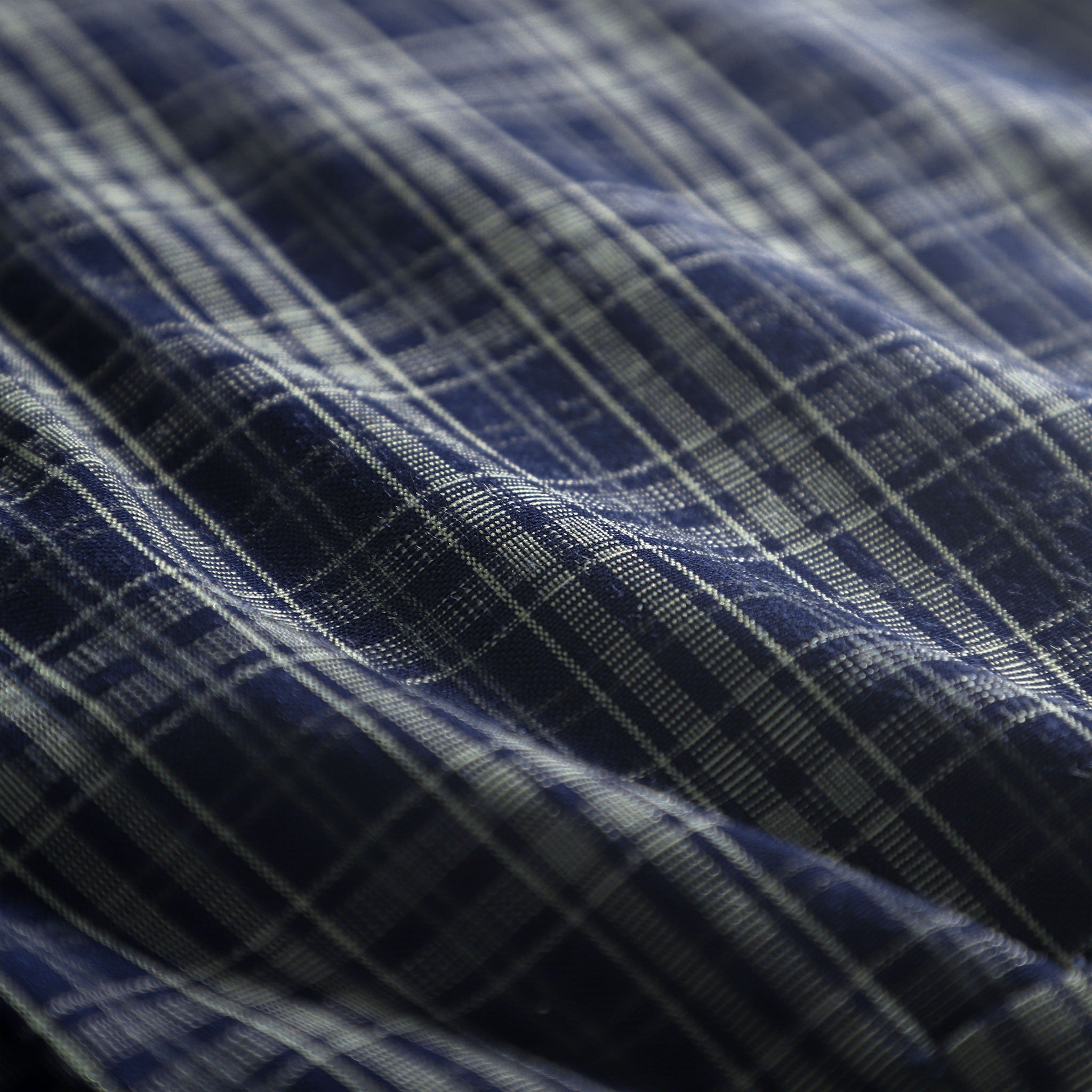 Navi men's plaid shirt. Soft, smooth, cool, anti-wrinkle Korean plaid fabric